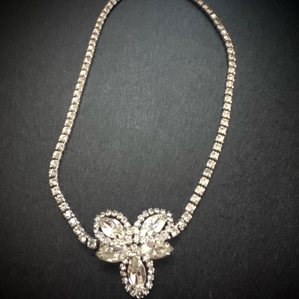 WEISS Rhinestone Necklace - Picture 4 of 8